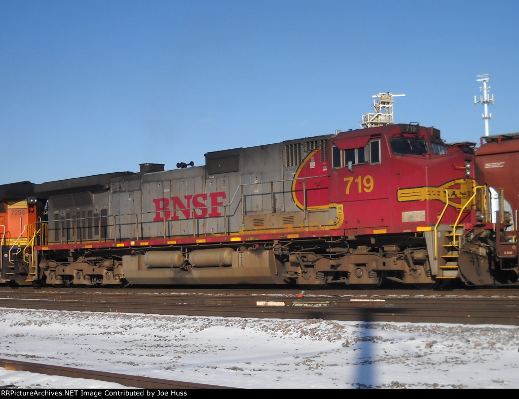 BNSF 719